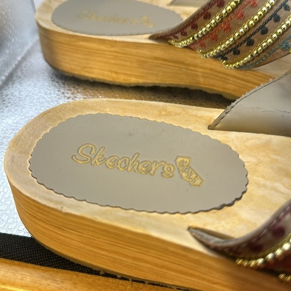 Sketchers sandals, size 10. They are gorgeous with gold beading. Excellent.Cond - Picture 6 of 7